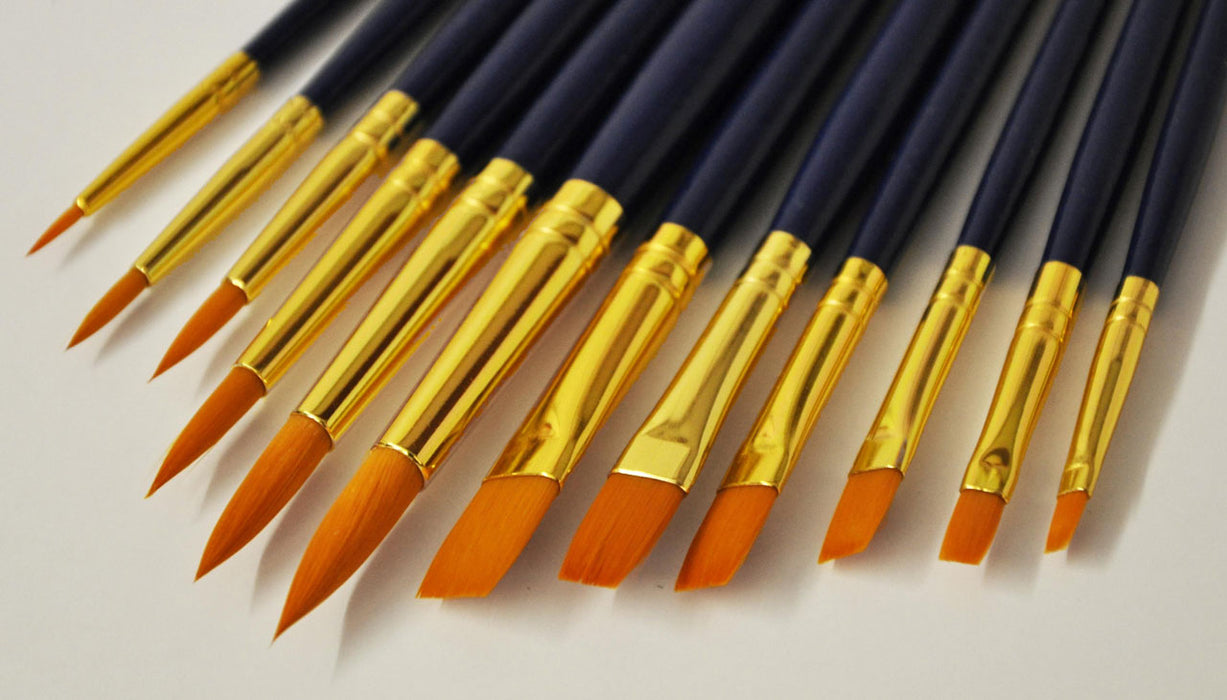Brushes in various sizes