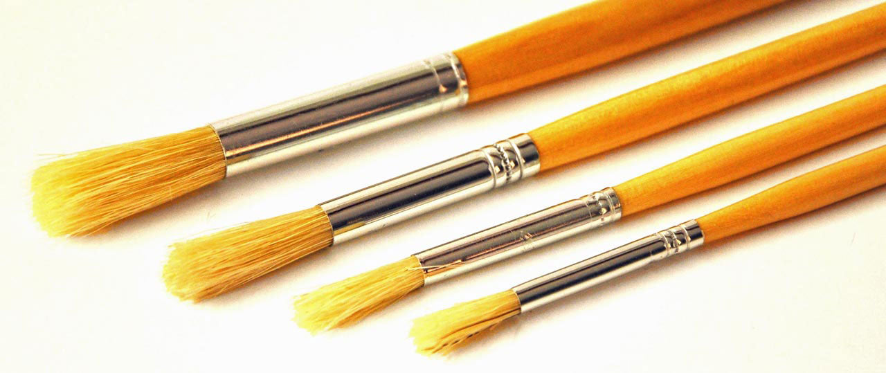 4 hog bristle brushes with round tips